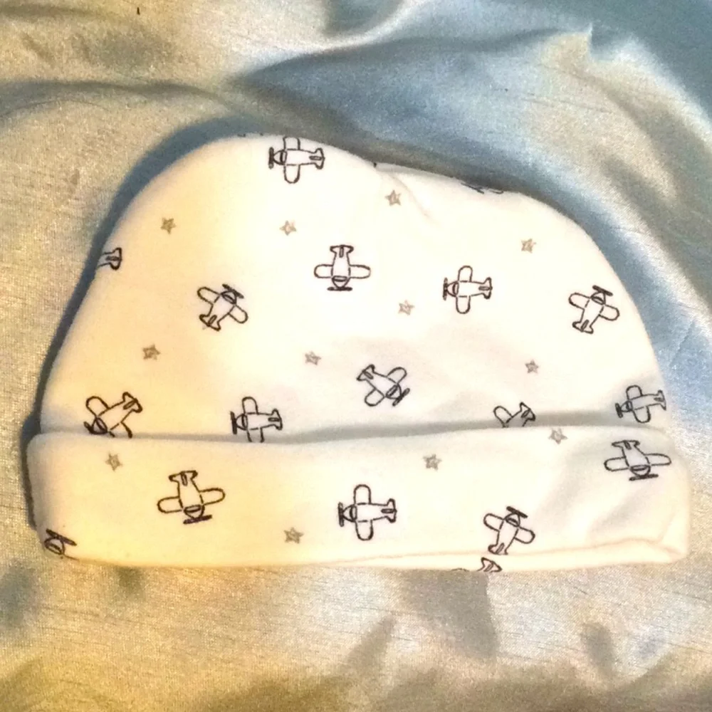 🐬 100% cotton newborn/infant cap w/black airplanes ✈️